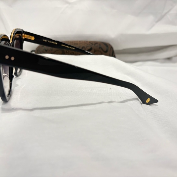 NEW! DITA DAY TRIPPER 22031-A-BLK-GLD; BLACK & GOLD FRAME W/ GREY GRADIENT LENS - Picture 5 of 8